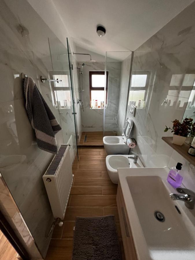 Ferienwohnung Retreat In The Centre Of Korce Exterior foto
