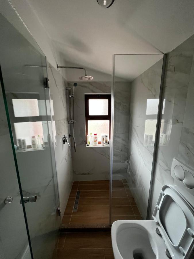 Ferienwohnung Retreat In The Centre Of Korce Exterior foto