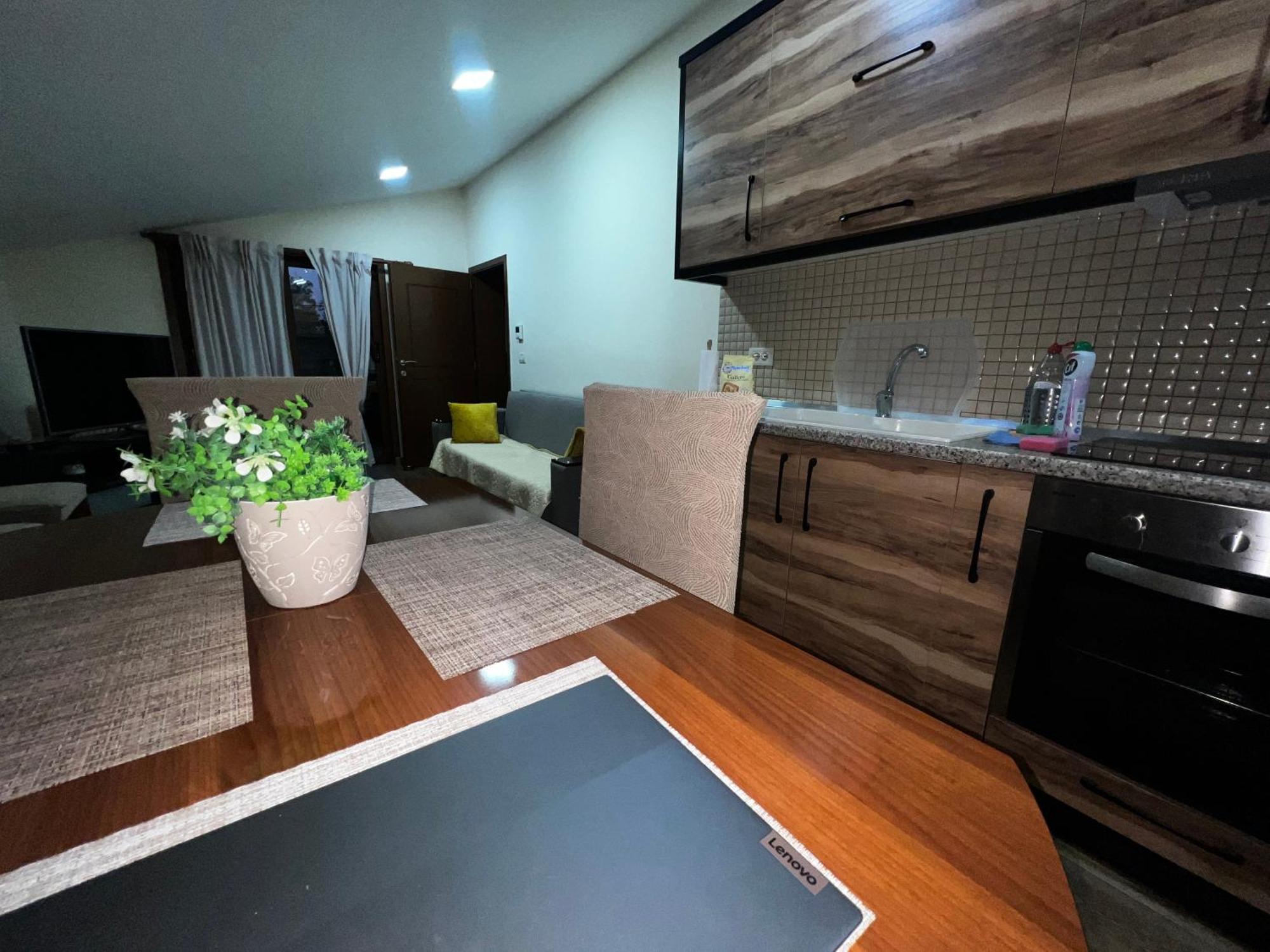 Ferienwohnung Retreat In The Centre Of Korce Exterior foto