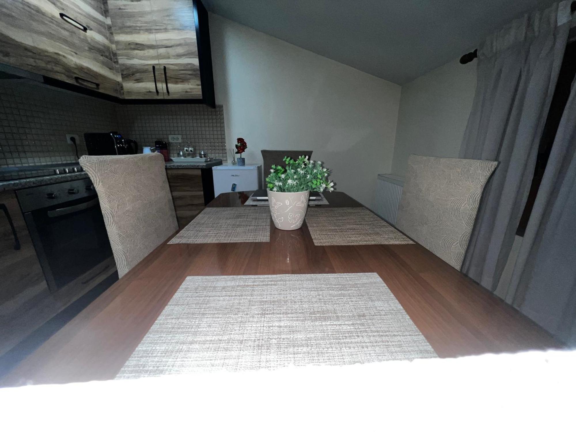 Ferienwohnung Retreat In The Centre Of Korce Exterior foto