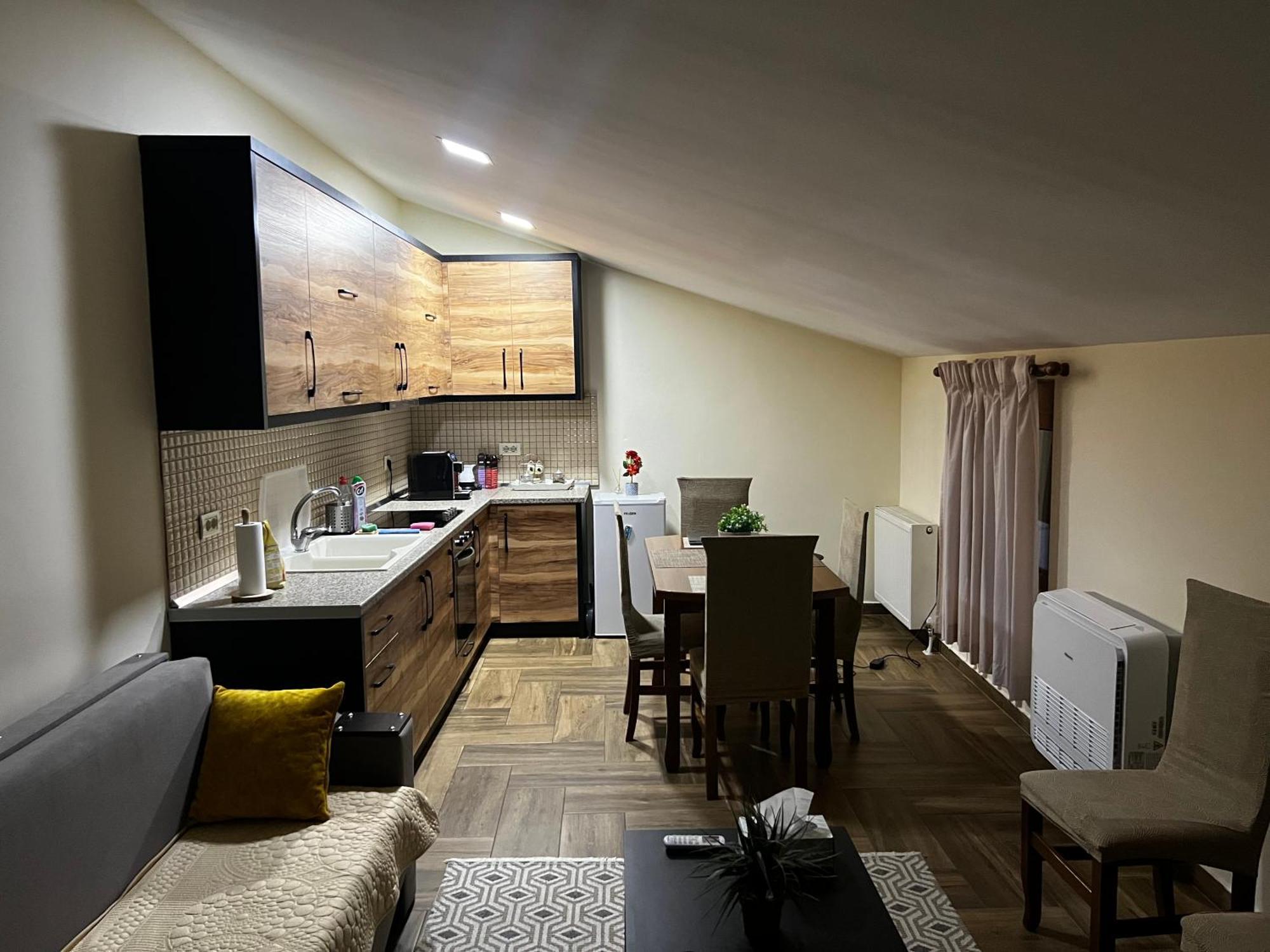 Ferienwohnung Retreat In The Centre Of Korce Exterior foto